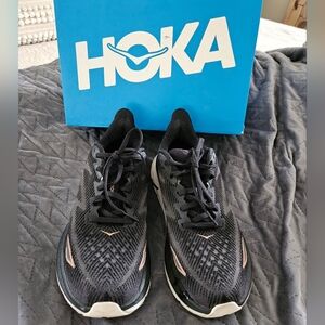 Hoka Clifton 9 women's size 7